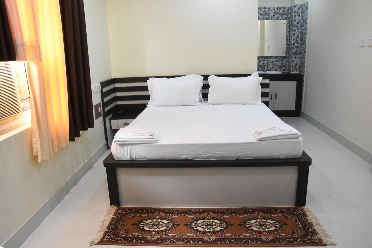 Hotel Bnson Blue Cuttack Eksteriør billede