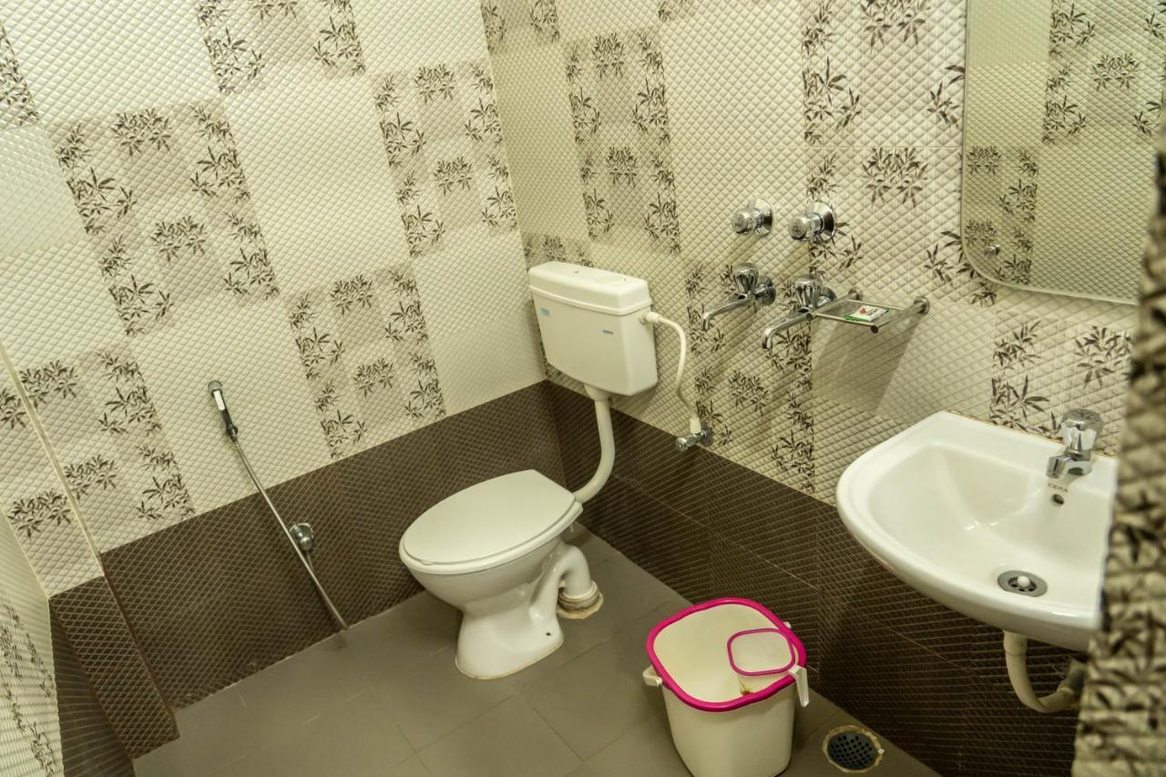 Hotel Bnson Blue Cuttack Eksteriør billede