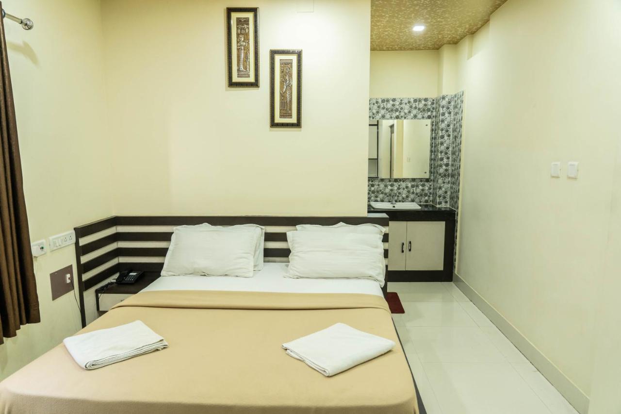 Hotel Bnson Blue Cuttack Eksteriør billede