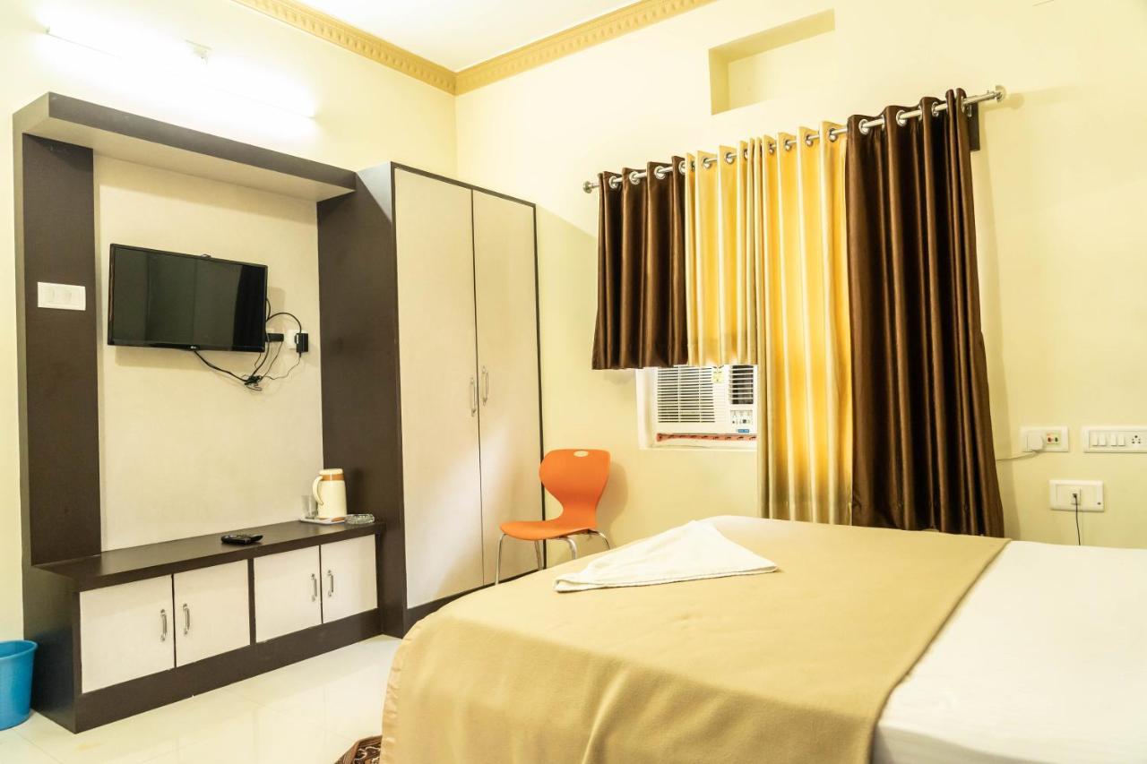 Hotel Bnson Blue Cuttack Eksteriør billede
